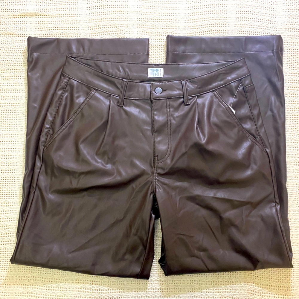 Time and Tru Women’s High Rise
Faux Leather Wide Leg Trousers Size 14 Regular